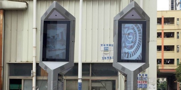 如何選購戶外廣告機(jī)？精致為您揭曉