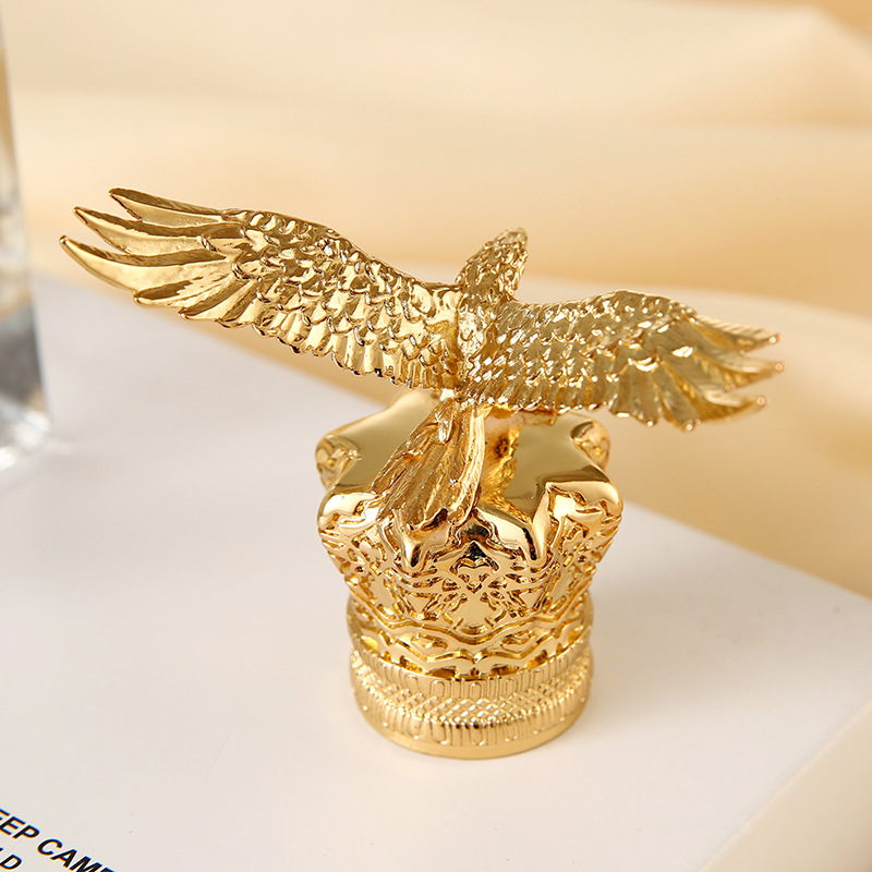 die casting zamak golden eagle shaped Decorative bottle cap private label manufacturer